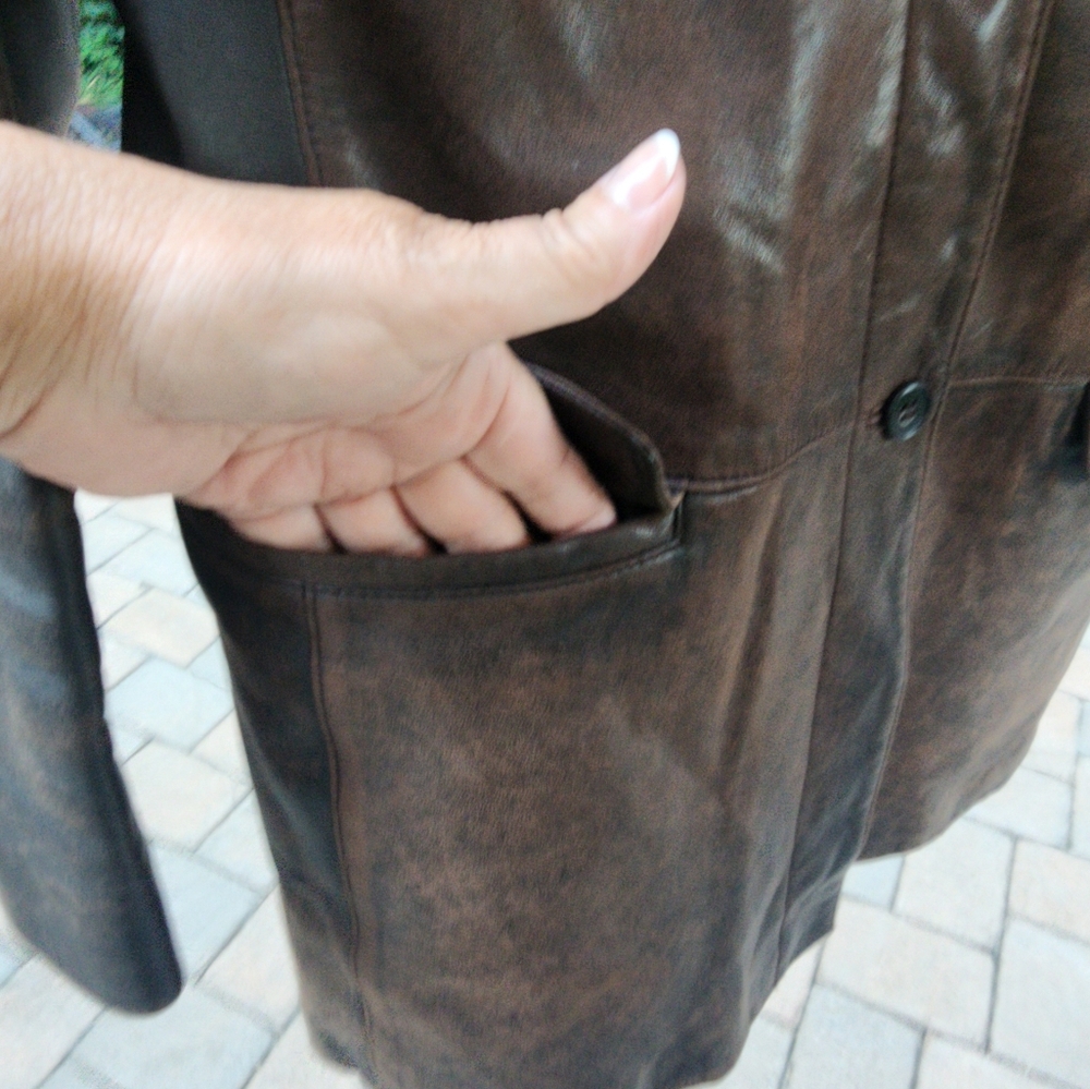 Womens Lambskin Brown Leather Blazer
by H. Bevtoni. Details:Size L.New Condition - Picture 7 of 11